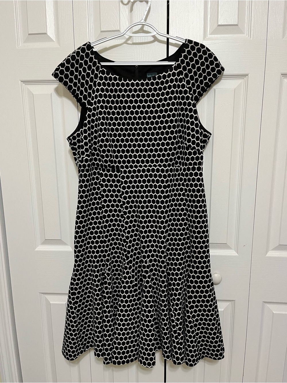 Gabby Skye Black and White Honeycomb Fit & Flare Dress